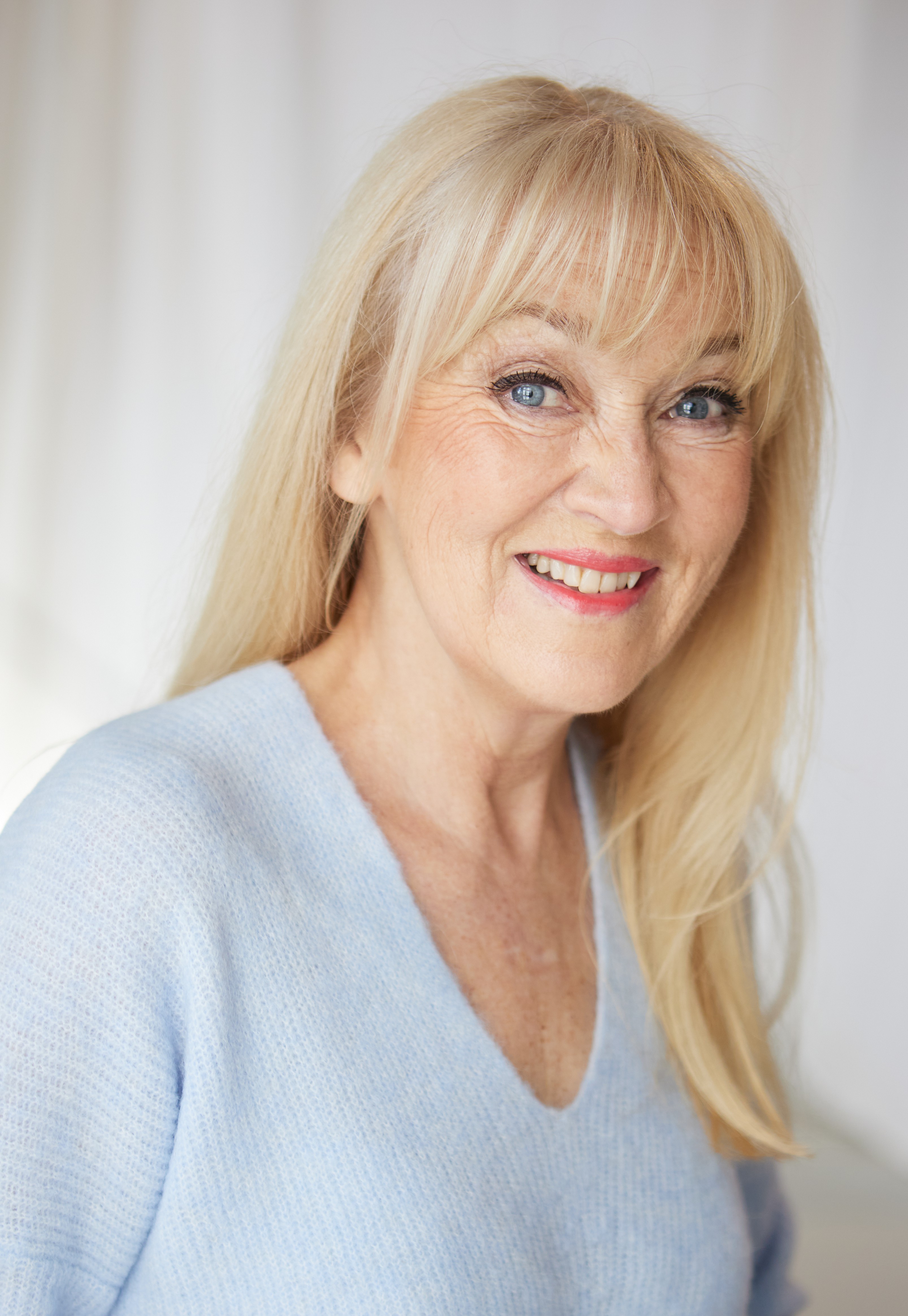 Jaana Saarinen Esiintymis ja vuorovaikutustaitojen valmentaja